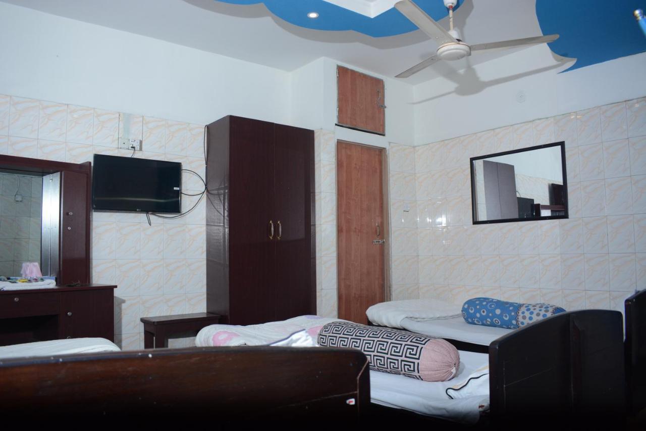 Hotel Hilton City Читагонг Екстериор снимка