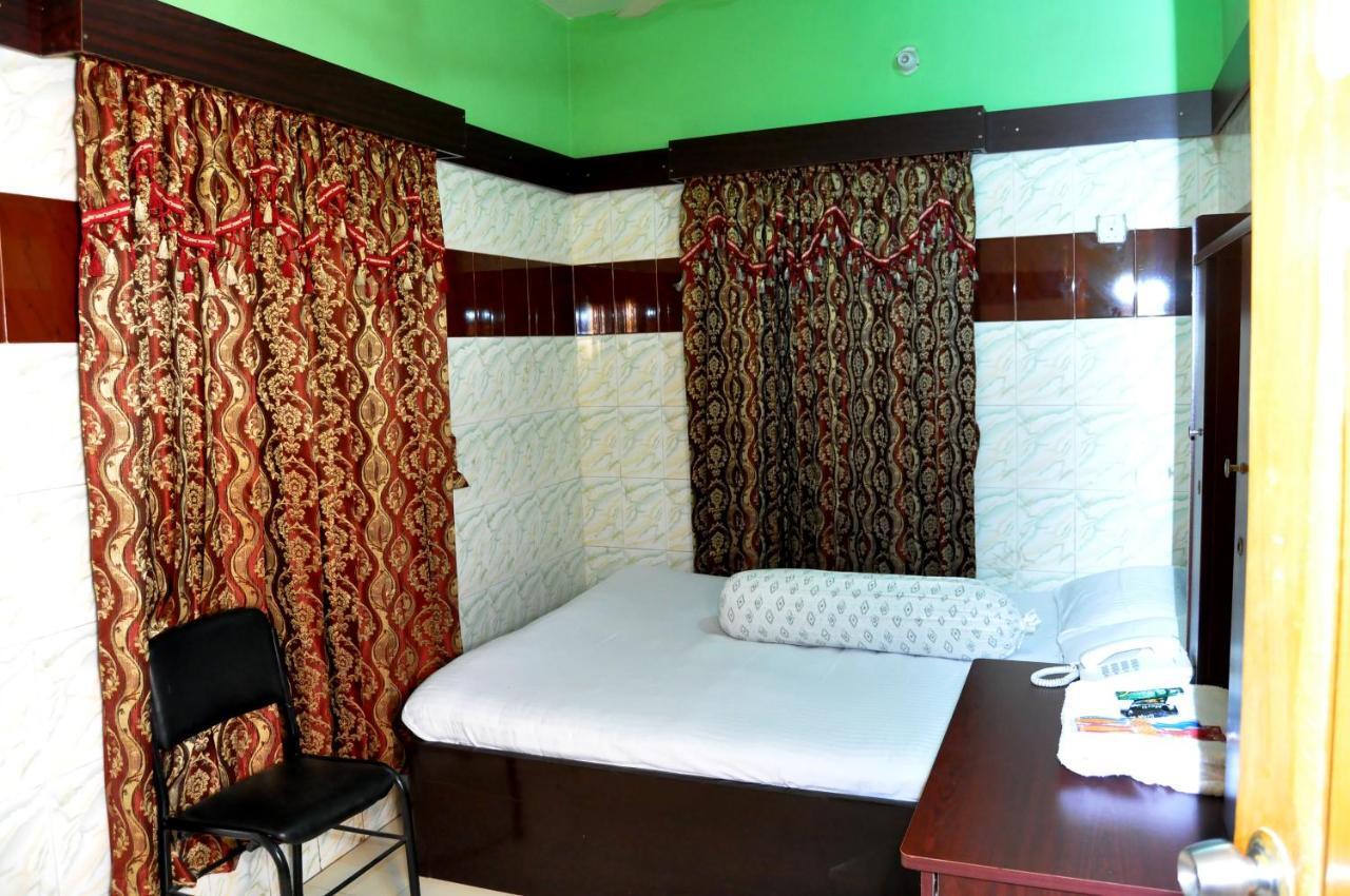 Hotel Hilton City Читагонг Екстериор снимка
